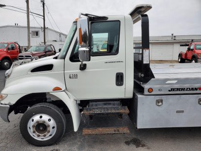 2007 International 4300 Rollback - Image 5
