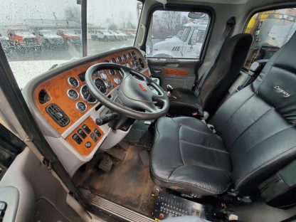 2009 Peterbilt 388 Heavy Wrecker - Image 3