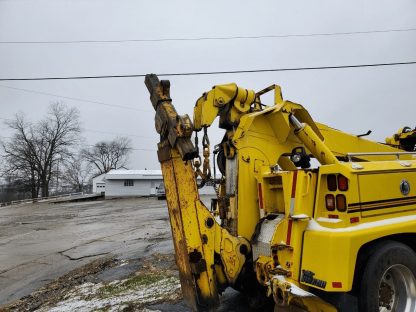 2009 Peterbilt 388 Heavy Wrecker - Image 4