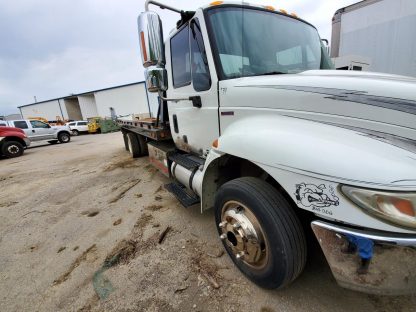 2011 International 4300 - Image 2