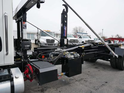2023 International MV607 - Stellar Slider 34 Hooklift - Image 10