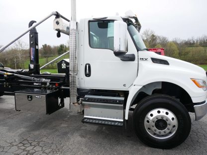 2023 International MV607 - Stellar Slider 34 Hooklift - Image 5