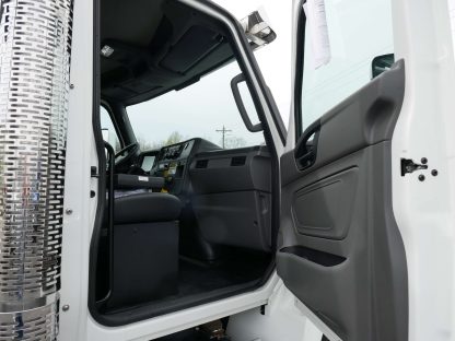 2023 International MV607 - Stellar Slider 34 Hooklift - Image 4